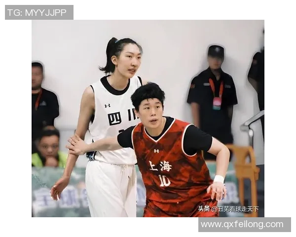 北京首钢女篮迎战上海队全力争胜展现巾帼风采与竞技精神